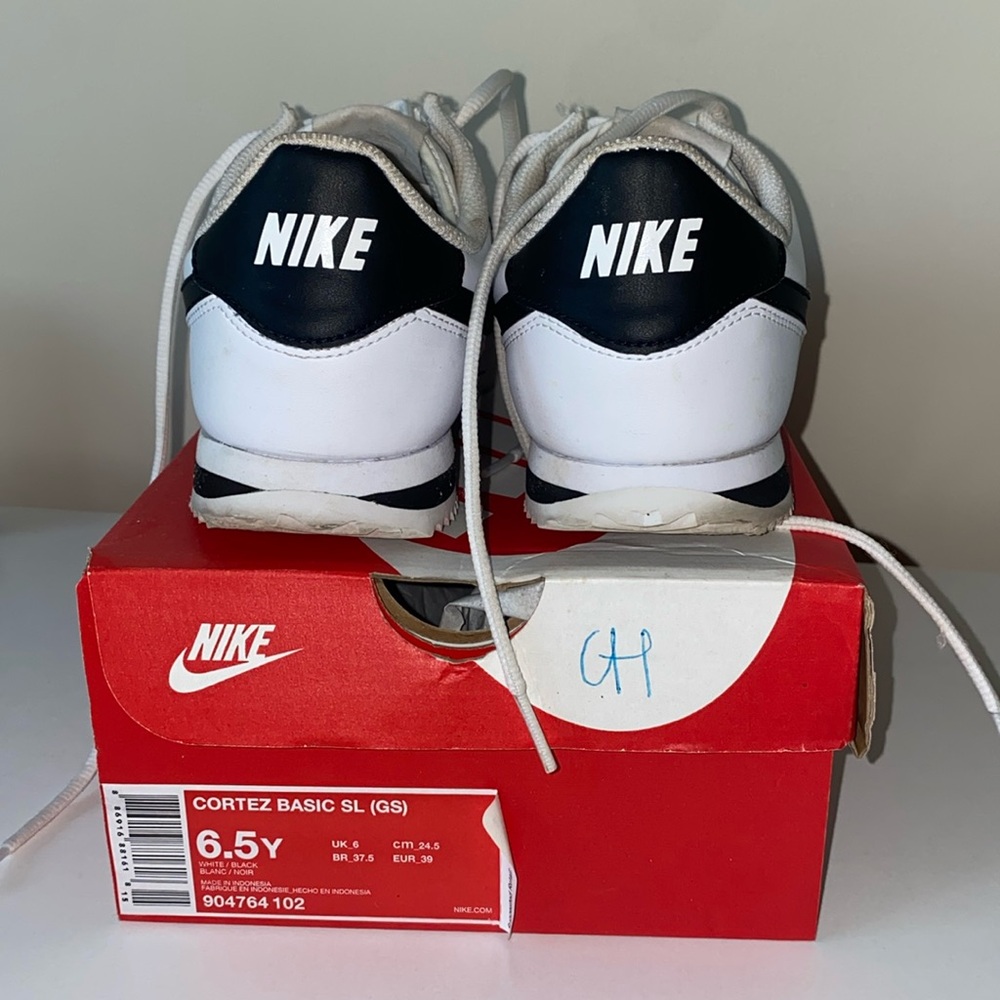 ***NIKE CORTEZ BASIC SL (GS) SZ 6.5**